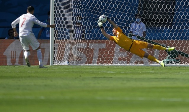 扎哈突破造乌龙,水晶宫主场幸运战平阿森纳抢分成功