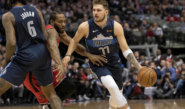 东契奇砍下三双助独行侠,达拉斯客场力擒卫冕冠军