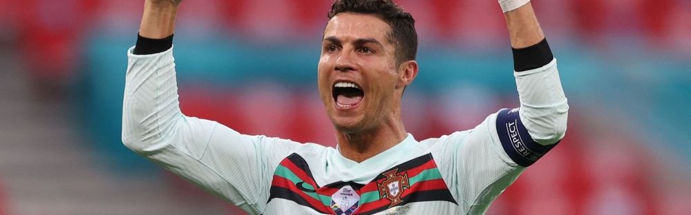 那不勒斯年轻中卫表现亮眼,高空争顶完全压制对手