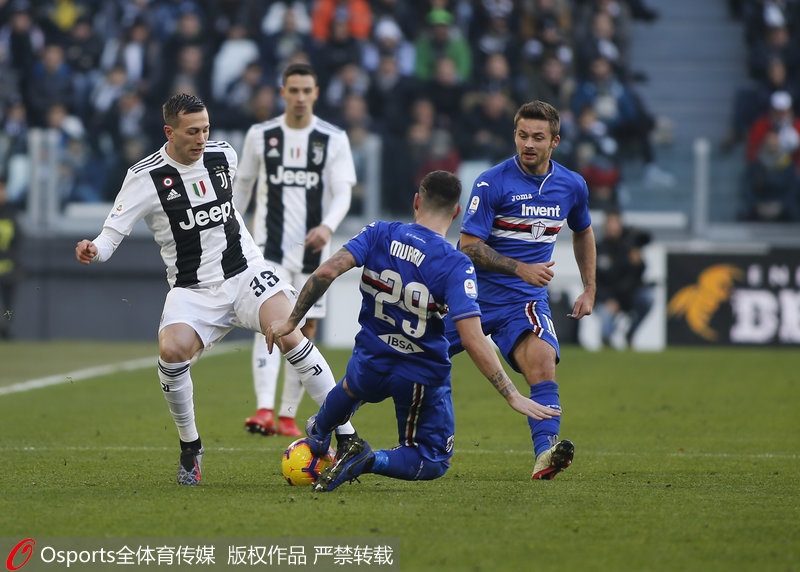 国际米兰逆转取胜,劳塔罗梅开二度领跑意甲射手榜  国际米兰逆转取胜,劳塔罗梅开二度领跑意甲射手榜