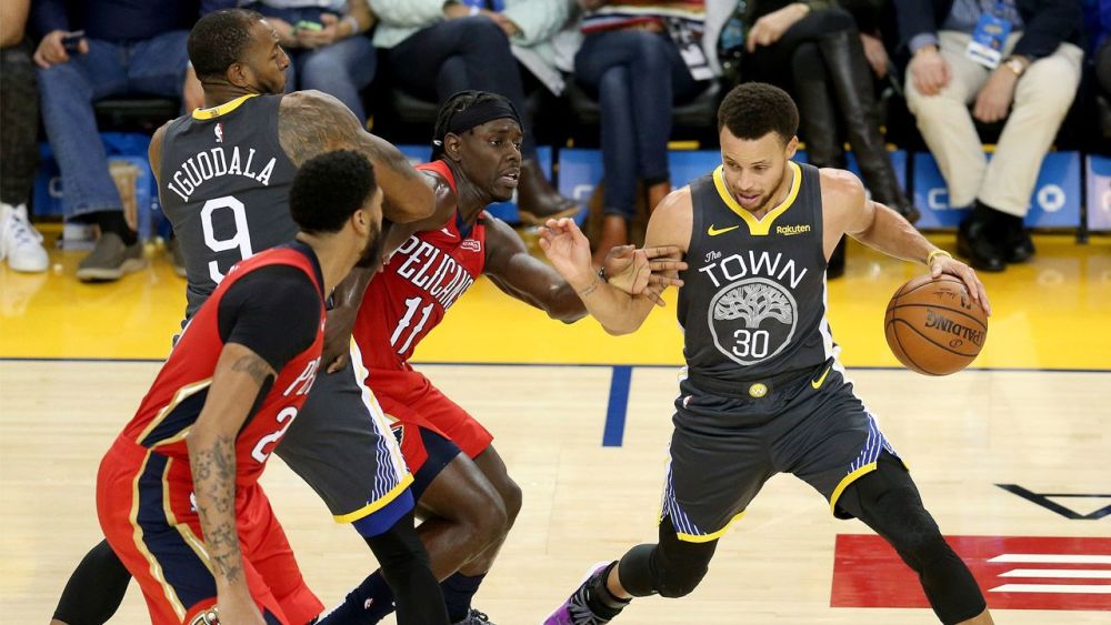 霍勒迪抢断反击一条龙,雄鹿末节发力战胜尼克斯  霍勒迪抢断反击一条龙,雄鹿末节发力战胜尼克斯